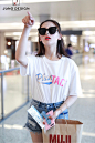 8月2日，杨超越现身上海机场，她身穿白T搭配牛仔短裤简约却最经典时髦。 ​​​​