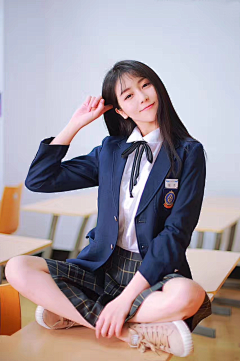 无画可说的菜鸟采集到女-坐姿
