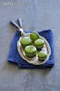 饼干,曲奇,食品,绿色,杏仁小圆饼_gic7563553_Pistachio macaroons on a silver tray_创意图片_Getty Images China