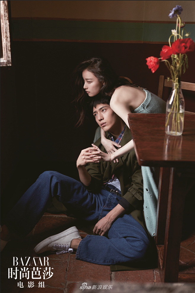 组图倪妮井柏然首次合拍封面大片演绎意式浪漫近日某杂志曝光了一组由