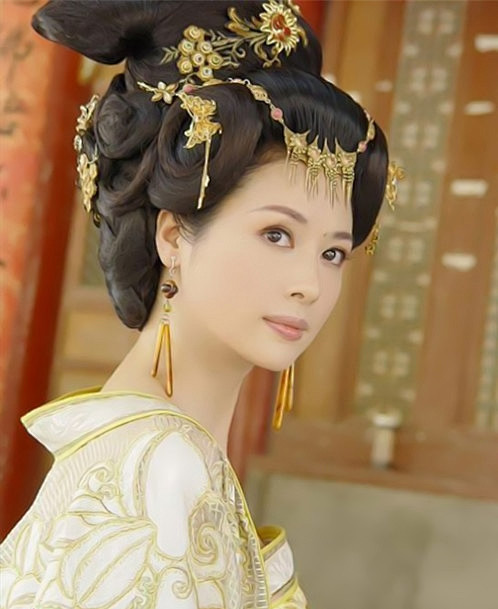 内地演员邓英