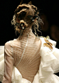 Alexander McQueen 2006秋冬｜“蝶舞纷飞” - 小红书