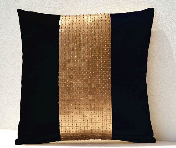 Throw Pillows - Blac...