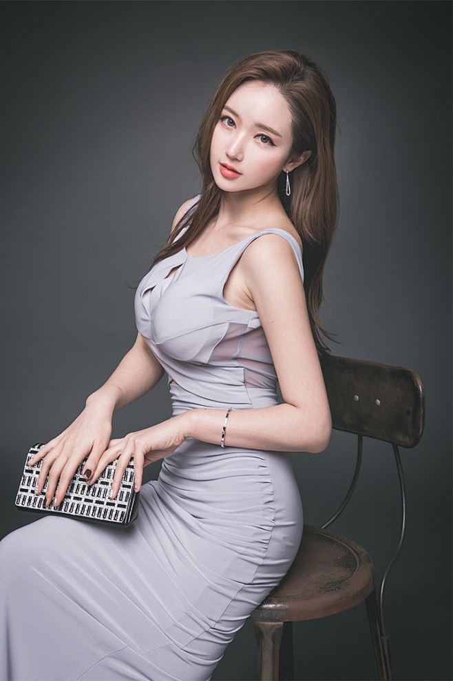 性感乳神美女丰乳美臀婀娜多姿大胆摄影艺术写真