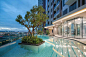 摄影：曼谷高层楼盘 M JATUJAK / PanoramicStudio :   接地层景观 Ground floor landscape          高层露天泳池 High-rise outdoor swimming pool   景观设计：Sanitas Studio 摄影师：Tinnaphop Chawatin, Chakkraphob Sermphasit...