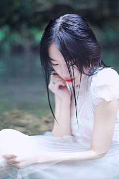 落花风飞絮采集到浅笑安然（真人美女）