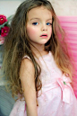 爆红小模特米兰·库尔尼科娃。满足人们对童话萝莉的一切想象。 