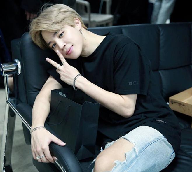 BTS防弹少年团Jimin主动给阿米乘务...