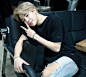 BTS防弹少年团Jimin主动给阿米乘务员签名：下飞机前还叠好毛毯♥1