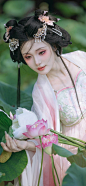 误入藕花深处
采集@别致的七
cr：晓青山
md：一枝沐瑶瑶