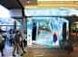 旅游：11月26日～12月25日期间，LUMINE新宿店将重现冰雪奇缘中女王在「Let It Go」的歌声中登上冰雪城堡的情节。每当游客登上楼梯时，传感器会自动感应并让周围呈现出缓慢结冰的效果。