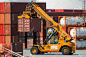 ANVERS, BELGIQUE - 9 juillet 2013: Reach stacker déplacer un conteneur de fret dans le port d'Anvers. : 123RF - Des millions de photos, vecteurs, vidéos et  fichiers musicaux créatifs pour votre inspiration et vos projets.