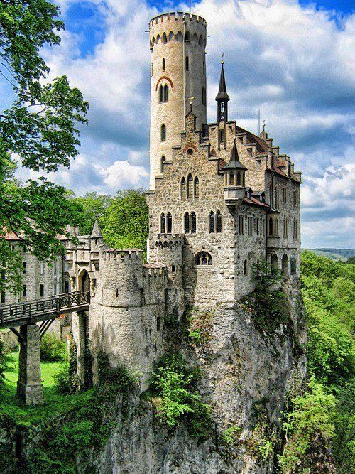 利希滕斯坦城堡，原来的灰姑娘城堡。
