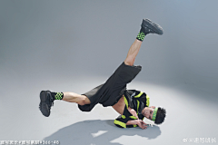 庸庸碌碌爬某人采集到速写素材