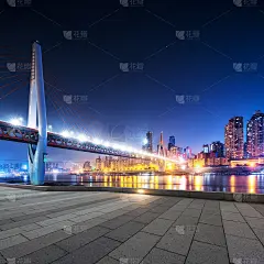 重庆大桥附近的城市景观和天际线