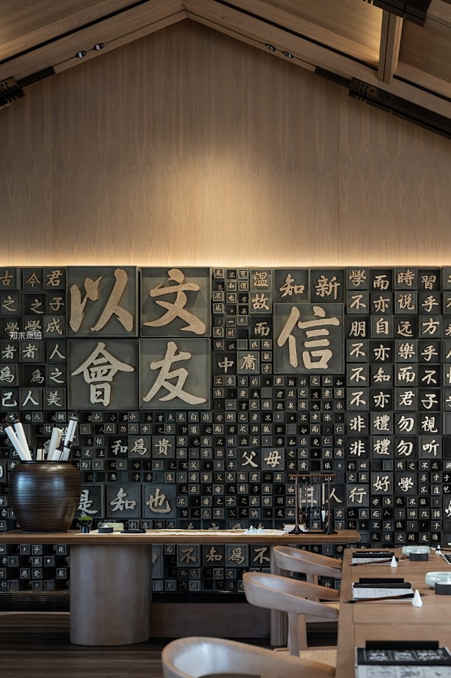 满墙文字