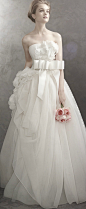 title:婚纱
 text:Vera-Wang-Basket-Weave-Organza-Ball-Gown.jpg
 creatTime:2012/1/6 上午11:06:20
 pinsId:534568/ fileId:301314/boardId:101035