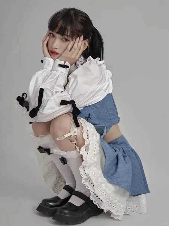 绘画素材 女生蹲姿人体参考 - 小红书