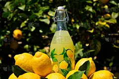柠檬水的瓶子