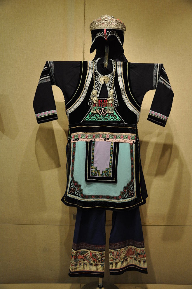 彝族服饰13