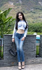 短裤露脐衬衫+小脚牛仔裤配上细跟高跟鞋修身显瘦妥妥的女神范_【快资讯】