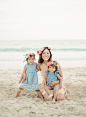 mother daughter beach session in hawaii