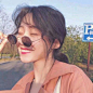 女