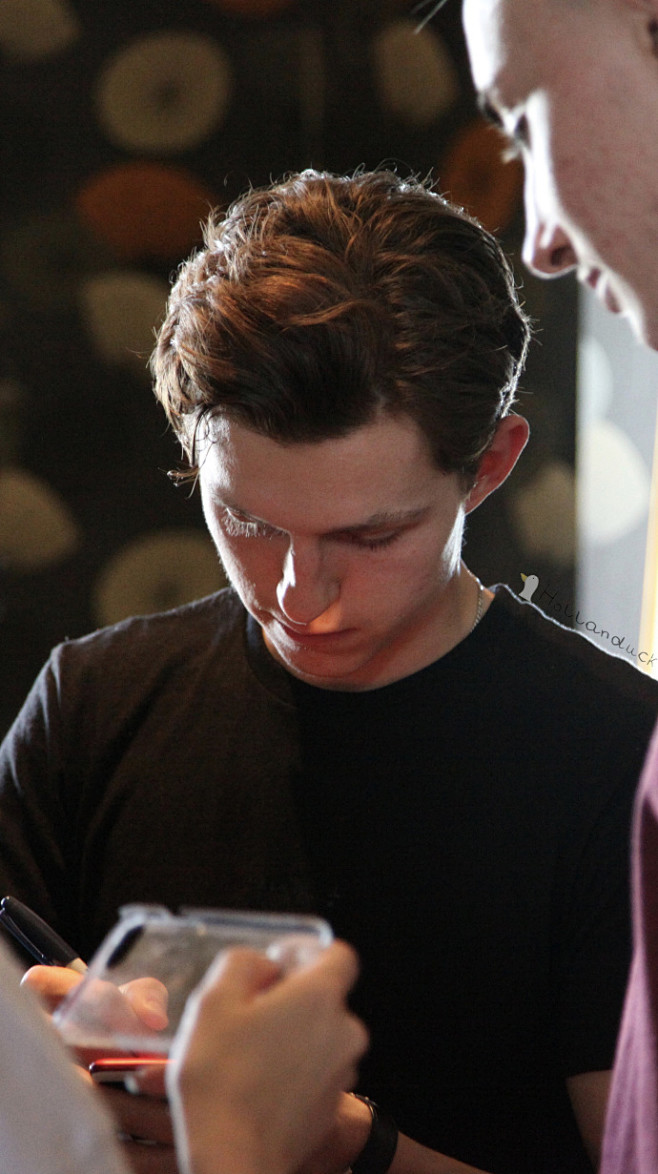 #TomHolland# 发漏了2⃣️张...