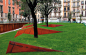 【草坪 西班牙巴塞罗那】Plaça Vila de Madrid是Barcelona古镇的重要公共广场。该设计旨在将该公共广场改造成为城市步行区域，以更好地体现其在周围街道和广场之中的 独特性，并以此纪念Roman Catalonia的重要考古遗址—罗马墓地。