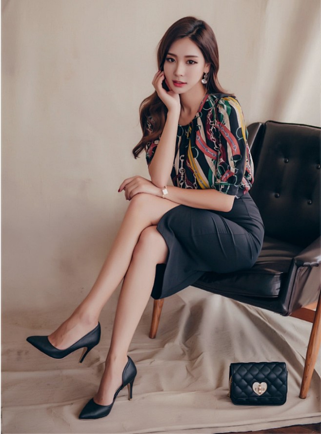 女性站姿照片人体结构参考来自cgbook...