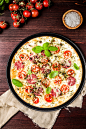 Pizza mit Kräuterquark Tomaten und Salami by Christian Fischer on 500px