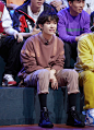 #易烊千玺这就是街舞# 猜歌组队，易队长@TFBOYS-易烊千玺 围观选手趣味选曲，团战编舞信心满格。#这就是街舞# 极限24小时齐舞创作正在考核中。#说到街舞就能想到易烊千玺# ​​​​
