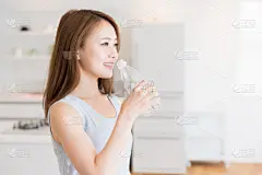 饮用水,日本人,女人,亚洲人,水平画幅,仅成年人,青年人,仅一个青年女人,自然界的状态,成年的