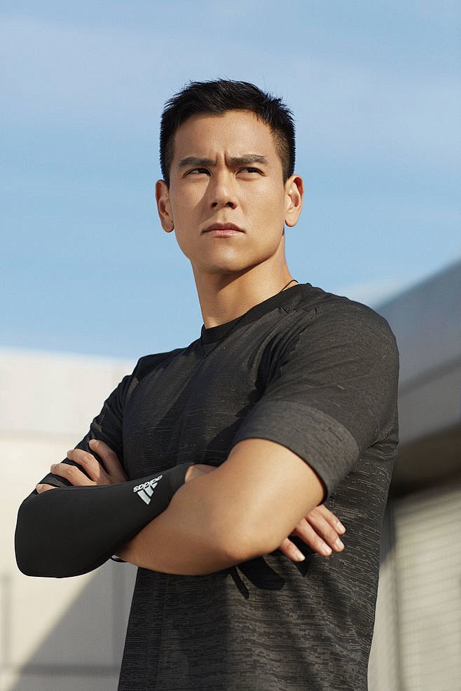 阿迪达斯彭于晏