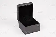 黑色盒子打开的珠宝礼品模型模板在白色背景