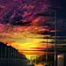 晚霞归暮处，风烟断黄昏。孤单的时候，遥望渐落的夕阳，思念便也无声无息地跟随而来……