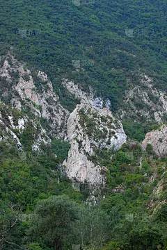 奥兹仁山和莫拉维卡河峡谷，靠近温泉小镇索kobanja。