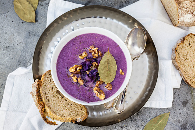 Red cabbage soup