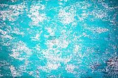 蓝色的垃圾纹理，忧郁的背景。有纹理的墙面有划痕，风化的表面