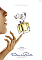 经典30年 Oscar de la Renta——Esprit d’Oscar香水，来自经典Oscar香水的瓶身启发，Oscar推出了结合现代特色，又兼具古典美感的瓶身设计。精致剔透的玻璃和修长的轮廓是这款全新Esprit d’Oscar香水瓶身的特点。顶上透明的花冠，和一颗代表露珠的玻璃珠，都是从原版Oscar的设计中得来。当Oscar de la Renta还是个小男孩的时候，他想象如果自己起的足够早，就能用花朵上的露水创造出一瓶香水。现在，他做到了。