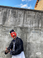 之前贴过，小啥书上一位湘西傩面艺术家，照片极富灵气，如同钩沉了梦幻妖妄，精怪潜行人间的中古中国。 ​​​​