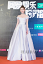 华语女明星着装精选(7月14-7月20日)：郑爽的红毯造型也朴素，昆凌爱穿大一码的鞋？