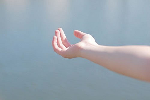 有关手的唯美意境图芊芊玉指唯美姿态图片