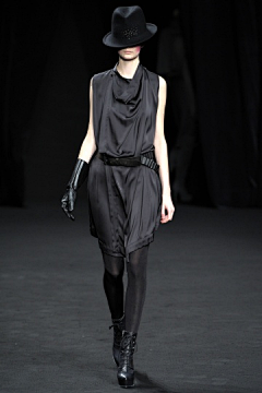 Julie950825采集到秀场~~fashion~~