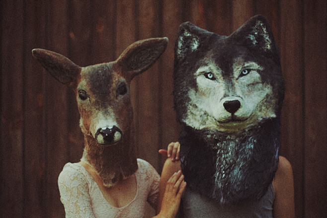 Laura Makabresku - 必...