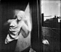 //
Barbara Ess Photography
(born 1948)

Ess使用针孔相机拍摄，她将相机创造的距离表述为自我和他人之间的鸿沟，关于“在此”和“在彼”。在那里，日常事物被蒙上了一层不可捉摸的神秘色彩。

她的图像有意留下模糊和未解决的问题。它们引发了一系列的情绪，从梦境的焦虑和无助，到被幻想和老式针孔 ​​​​...展开全文c