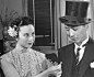 1947年，上海。上海是远东最大的电影城，这是著名女影星李丽华 (左) 主演的一部电影《假凤虚凰》1