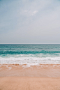 Free Crashing Waves on the Shore Stock Photo
