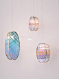 灯具NO. 82你知道吗，玻璃可以编织 : Woven Glass Designer：Elisa Strozyk 德国设计师Elisa Strozyk给gooood分享了她的新作–采用传统的传统的编织技术处理玻璃材质而成就的五彩剔透的吊灯。编织