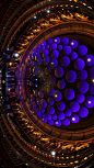 皇家阿尔伯特音乐厅顶部的吸声板，英国伦敦 (© chrisstockphotography/Alamy)
这些圆圆的像蘑菇似的东西，是皇家阿尔伯特音乐厅内的吸音板。这座音乐厅有着世界顶级完美的音效，少不了它们的功劳。这座宏伟的意大利风格的城堡建筑，是英国皇家的最高音乐殿堂。正如“皇家”的名字和定位一样，在这里演出的团队或个人，都是各自领域的精英。
